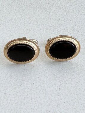 Vintage Black Onyx Oval Cuff Links 1960s Gold Tone Metal Bullet Cufflinks